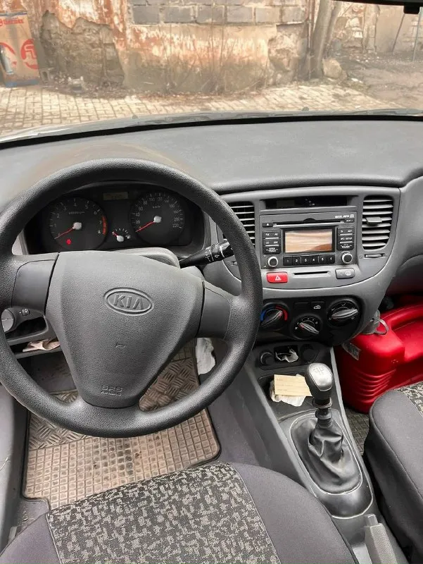 Продам kia рио 2009 год, пробег 15 000, один хозяин, покупалась в салоне при украине. Цена 650 000, торг при осмотре. С переоформлением помогу. +79495881060
📞 Звоните: +7(949)5881060 - фотография - 4
