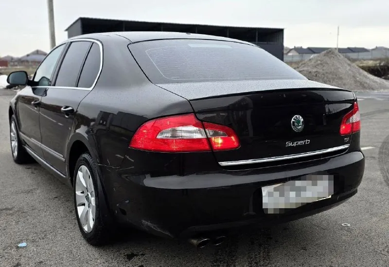 Продаю автомобиль skoda superb 2012 года. без дтп ✅ два владельца ✅ птс оригинал. мотор 1,8 полноценный автомат ✅ пробег 172000 ✅ два комплекта ключей. два комплекта колёс зима-лето. юридически чист. продажа с полным переоформлением. вложений ни каких не требует автомобиль полностью обслужен. по кузову как на фото. комплектация круиз-контроль, климат-контроль двухзонный, подогрев всех сидений, электро-сидений с памятью. мульти-руль. датчик дождя, датчик света регулировка зеркал подогрев зеркал. партроник. стабилизация анти-занос. осмотр г. донецк звонить по номеру телефона +79490881846. цена 1,200000 реальному покупателю торг адекватный на месте. - фотография - 4