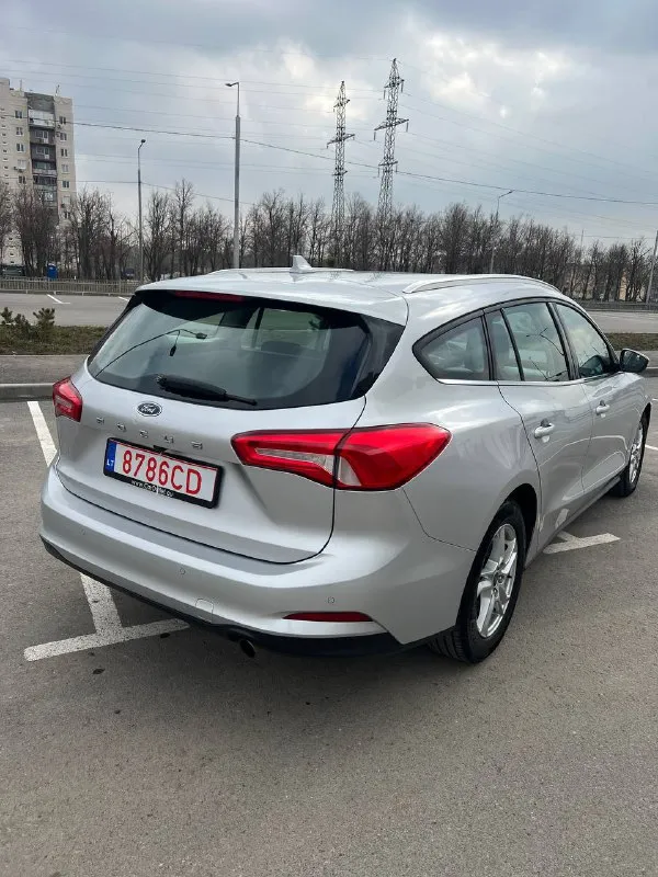 Ford фокус 2020 год выпуска. двигатель 1.5, 120 л. с. надежный 8-ступенчатый полноценный автомат (gm) технически идеален. в родном окрасе. салон чистый не для курящих. все работает. адаптивный круиз, удержание в на полосе. без пробега по рф. автомобиль растоможен, купивший будет первым собственником в🇷🇺. цена 1 750 000 ₽. тел. +79497091912 📲 tg: илья 📞 звоните: +7(949)7091912 - фотография - 2
