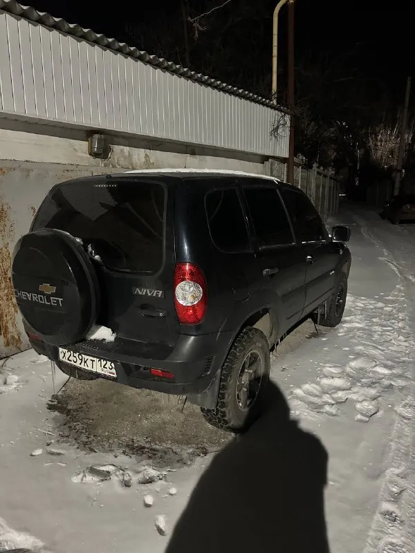 Chevrolet нива 2013 год выпуска 1.7 инжектор - работает как положено, состояние идеальное ходовая часть - в достойном состоянии грязевая резина - фактически новая гур - исправен кондиционер/печка - работает исправно кузов - живой на все 100% переоформление - все документы на руках, мрэо. цена 600.000 рублей (торг минимальный) +79495099909 @crash909m 📞 звоните: +7(949)5099909 - фотография - 2