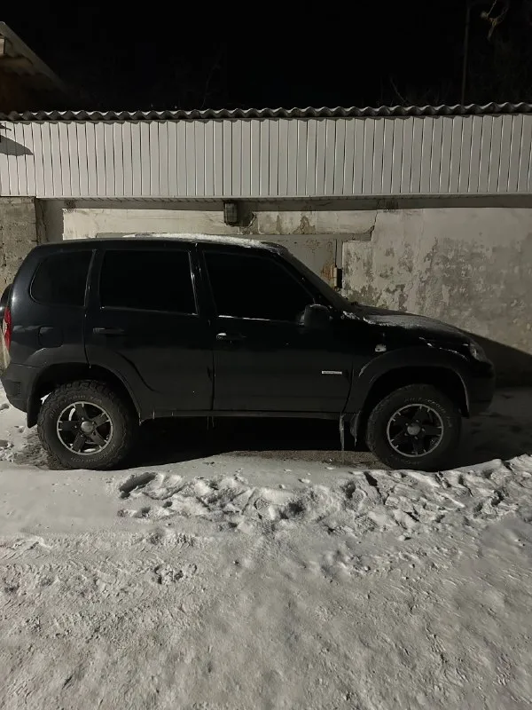 Chevrolet нива 2013 год выпуска 1.7 инжектор - работает как положено, состояние идеальное ходовая часть - в достойном состоянии грязевая резина - фактически новая гур - исправен кондиционер/печка - работает исправно кузов - живой на все 100% переоформление - все документы на руках, мрэо. цена 600.000 рублей (торг минимальный) +79495099909 @crash909m 📞 звоните: +7(949)5099909 - фотография - 3