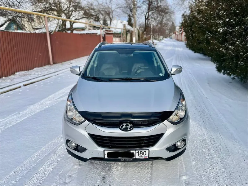 Продам hyundai ix35 sls! авто в отличнейшем состоянии! # 2.0 бензин пробег 204.000т. с к. м год 2011 кпп автомат привод полный полностью обслужена в плоть до шлицов полного привода, и панарамы! # в идеальном состоянии без задиров и т. д комплектации максимальная ! панорамная крыша без ключевой доступ запуск мотора с кнопки start-stop салон полностью кожаный родной заменена музыка на hannibal sounds 6 колонок сабвуфер в штатном месте камера заднего вида fullhd парктроники gps навигация днр добавлено)) hand free bluetooth с управлением на руле круиз контроль спуск с горы блокировка дифа датчик света дождя 4 зоны обогрева сидений 2х зонный климат сигнализация gsm с автозапуском! два комплекта резины ! местный учет хоз ! осмотр г. донецк центр пересечения ильича-шевченко цена 1.380.000 т. с руб. хороший торг ! + 7 949 590 5326 📲 tg: sss$ 📞 +7(949)5905326 📲 tg: sss$ 📞 звоните: +7(949)5905326 - фотография - 2