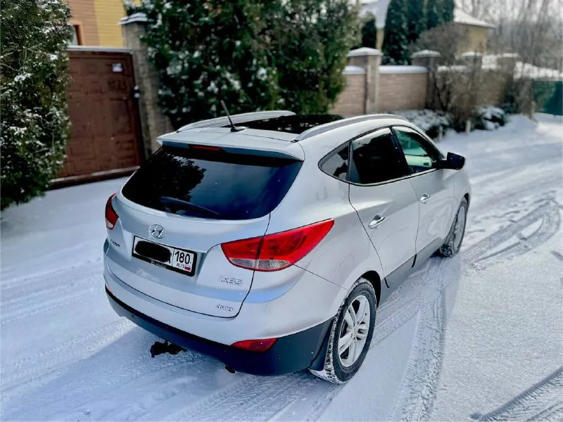 Продам hyundai ix35 sls! авто в отличнейшем состоянии! # 2.0 бензин пробег 204.000т. с к. м год 2011 кпп автомат привод полный полностью обслужена в плоть до шлицов полного привода, и панарамы! # в идеальном состоянии без задиров и т. д комплектации максимальная ! панорамная крыша без ключевой доступ запуск мотора с кнопки start-stop салон полностью кожаный родной заменена музыка на hannibal sounds 6 колонок сабвуфер в штатном месте камера заднего вида fullhd парктроники gps навигация днр добавлено)) hand free bluetooth с управлением на руле круиз контроль спуск с горы блокировка дифа датчик света дождя 4 зоны обогрева сидений 2х зонный климат сигнализация gsm с автозапуском! два комплекта резины ! местный учет хоз ! осмотр г. донецк центр пересечения ильича-шевченко цена 1.380.000 т. с руб. хороший торг ! + 7 949 590 5326 📲 tg: sss$ 📞 +7(949)5905326 📲 tg: sss$ 📞 звоните: +7(949)5905326 - фотография - 4