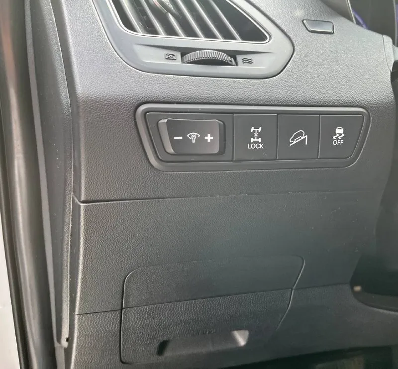 Продам hyundai ix35 sls! авто в отличнейшем состоянии! # 2.0 бензин пробег 204.000т. с к. м год 2011 кпп автомат привод полный полностью обслужена в плоть до шлицов полного привода, и панарамы! # в идеальном состоянии без задиров и т. д комплектации максимальная ! панорамная крыша без ключевой доступ запуск мотора с кнопки start-stop салон полностью кожаный родной заменена музыка на hannibal sounds 6 колонок сабвуфер в штатном месте камера заднего вида fullhd парктроники gps навигация днр добавлено)) hand free bluetooth с управлением на руле круиз контроль спуск с горы блокировка дифа датчик света дождя 4 зоны обогрева сидений 2х зонный климат сигнализация gsm с автозапуском! два комплекта резины ! местный учет хоз ! осмотр г. донецк центр пересечения ильича-шевченко цена 1.380.000 т. с руб. хороший торг ! + 7 949 590 5326 📲 tg: sss$ 📞 +7(949)5905326 📲 tg: sss$ 📞 звоните: +7(949)5905326 - фотография - 8