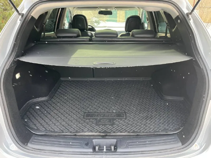 Продам hyundai ix35 sls! авто в отличнейшем состоянии! # 2.0 бензин пробег 204.000т. с к. м год 2011 кпп автомат привод полный полностью обслужена в плоть до шлицов полного привода, и панарамы! # в идеальном состоянии без задиров и т. д комплектации максимальная ! панорамная крыша без ключевой доступ запуск мотора с кнопки start-stop салон полностью кожаный родной заменена музыка на hannibal sounds 6 колонок сабвуфер в штатном месте камера заднего вида fullhd парктроники gps навигация днр добавлено)) hand free bluetooth с управлением на руле круиз контроль спуск с горы блокировка дифа датчик света дождя 4 зоны обогрева сидений 2х зонный климат сигнализация gsm с автозапуском! два комплекта резины ! местный учет хоз ! осмотр г. донецк центр пересечения ильича-шевченко цена 1.380.000 т. с руб. хороший торг ! + 7 949 590 5326 📲 tg: sss$ 📞 +7(949)5905326 📲 tg: sss$ 📞 звоните: +7(949)5905326 - фотография - 9