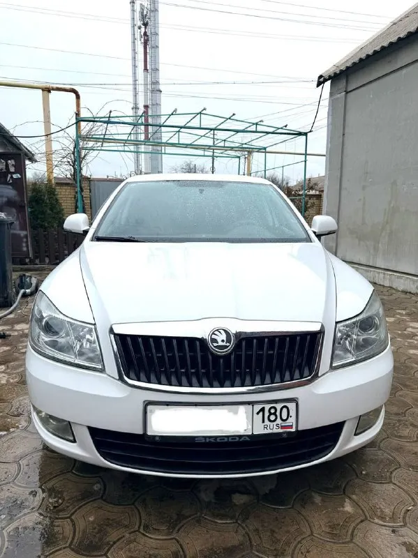 Продам skoda octavia а5 2011 год, рейстайлинг. автомобиль в хорошем состоянии. - мотор 1.6 mpi - пробег 300 т. км - коробка механика (работает идеально) - двигатель без посторонних звуков - гбо (новая, вписанное в техпаспорт) - кондиционер - мультимедия android - задний патронник (новый) - автомобиль обслужен по регламенту - авто без вложений ❗️ - по птс один хозяин, документы чистые, без запретов, без штрафов, переоформление без проблем, можно сразу в мрэо - в комплекте летняя резина + штатная магнитола цена: 750 000 торг у капота осмотр мариуполь все вопросы по телефону: +79497169681 - александр - фотография - 2