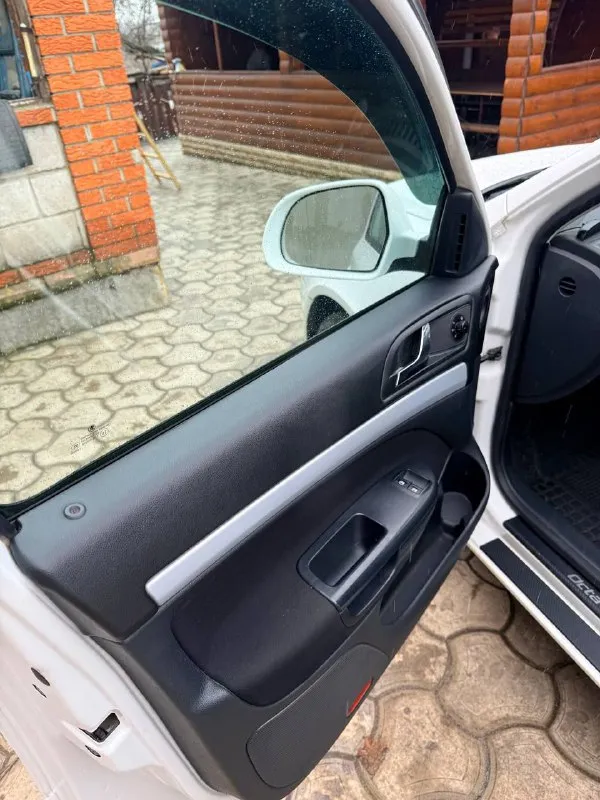 Продам skoda octavia а5 2011 год, рейстайлинг. автомобиль в хорошем состоянии. - мотор 1.6 mpi - пробег 300 т. км - коробка механика (работает идеально) - двигатель без посторонних звуков - гбо (новая, вписанное в техпаспорт) - кондиционер - мультимедия android - задний патронник (новый) - автомобиль обслужен по регламенту - авто без вложений ❗️ - по птс один хозяин, документы чистые, без запретов, без штрафов, переоформление без проблем, можно сразу в мрэо - в комплекте летняя резина + штатная магнитола цена: 750 000 торг у капота осмотр мариуполь все вопросы по телефону: +79497169681 - александр - фотография - 7