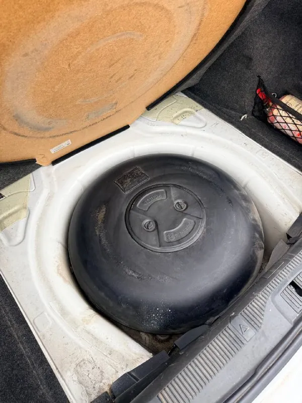 Продам skoda octavia а5 2011 год, рейстайлинг. автомобиль в хорошем состоянии. - мотор 1.6 mpi - пробег 300 т. км - коробка механика (работает идеально) - двигатель без посторонних звуков - гбо (новая, вписанное в техпаспорт) - кондиционер - мультимедия android - задний патронник (новый) - автомобиль обслужен по регламенту - авто без вложений ❗️ - по птс один хозяин, документы чистые, без запретов, без штрафов, переоформление без проблем, можно сразу в мрэо - в комплекте летняя резина + штатная магнитола цена: 750 000 торг у капота осмотр мариуполь все вопросы по телефону: +79497169681 - александр - фотография - 9