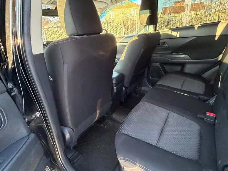 В продаже mitsubishi outlander 2017 года выпуска! автомобиль на бензиновом моторе объемом 2.0 литра, работает идеально без каких либо посторонних шумов, акпп в отличном состоянии без каких либо дефектов! автомобиль в красивом черном цвете на красивых дисках без внимания не остается, стоит дорогой андроид магнитофо. юридически абсолютно чистый автомобиль, возможна продажа в кредит также рассмотрю ваши предложения на обмен. осмотр донецк цена: 1.580.000₽, торг быстрому покупателю ☎️ +7 (949) 628-72-17 - фотография - 10
