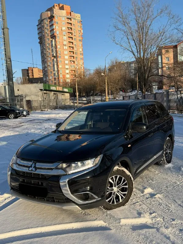 В продаже mitsubishi outlander 2017 года выпуска! автомобиль на бензиновом моторе объемом 2.0 литра, работает идеально без каких либо посторонних шумов, акпп в отличном состоянии без каких либо дефектов! автомобиль в красивом черном цвете на красивых дисках без внимания не остается, стоит дорогой андроид магнитофо. юридически абсолютно чистый автомобиль, возможна продажа в кредит также рассмотрю ваши предложения на обмен. осмотр донецк цена: 1.580.000₽, торг быстрому покупателю ☎️ +7 (949) 628-72-17 - фотография - 2