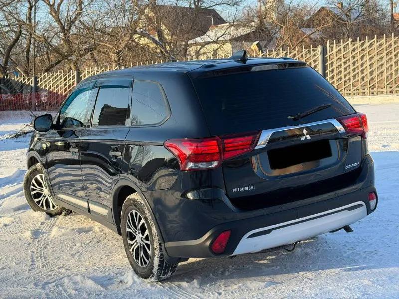 В продаже mitsubishi outlander 2017 года выпуска! автомобиль на бензиновом моторе объемом 2.0 литра, работает идеально без каких либо посторонних шумов, акпп в отличном состоянии без каких либо дефектов! автомобиль в красивом черном цвете на красивых дисках без внимания не остается, стоит дорогой андроид магнитофо. юридически абсолютно чистый автомобиль, возможна продажа в кредит также рассмотрю ваши предложения на обмен. осмотр донецк цена: 1.580.000₽, торг быстрому покупателю ☎️ +7 (949) 628-72-17 - фотография - 6
