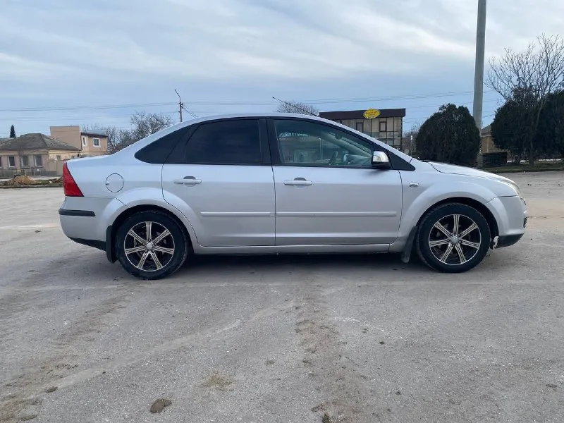 Продается форд фокус, 2007 г. , 1.6 автомат, в топ комплектации ghia!!!! мотор работает на отлично, масло не ест, коробка автомат не пинается, не дергается, ходовая не стучит, не гремит, кузов в хорошем состоянии, вин в полу читается, есть пару окрасов, сколов, нет ничего критичного, без дтп…. климат, круиз, салон опрятный, ухоженный, 4-и стеклоподъемника, подогрев сиденья, потолок не провисший, летняя резина в комплекте, торг уместен, но у капота!!!! номер +79780091962 цена-580.000 торг - фотография - 4