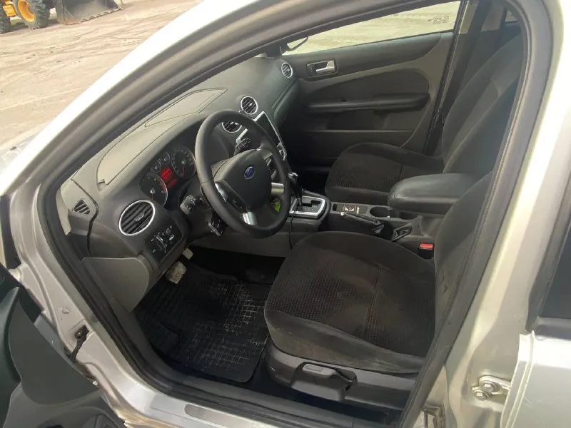 Продается форд фокус, 2007 г. , 1.6 автомат, в топ комплектации ghia!!!! мотор работает на отлично, масло не ест, коробка автомат не пинается, не дергается, ходовая не стучит, не гремит, кузов в хорошем состоянии, вин в полу читается, есть пару окрасов, сколов, нет ничего критичного, без дтп…. климат, круиз, салон опрятный, ухоженный, 4-и стеклоподъемника, подогрев сиденья, потолок не провисший, летняя резина в комплекте, торг уместен, но у капота!!!! номер +79780091962 цена-580.000 торг - фотография - 7