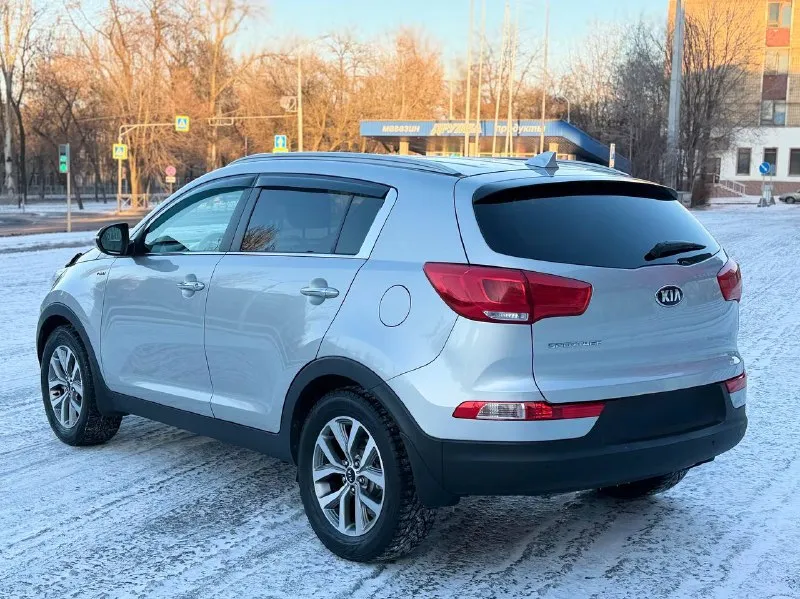 Kia sportage рестайлинг
2014Г бензин 2.0 автомат
Автомобиль весь в заводском окрасе!!!!
Мотор работает тихо как на холодную так и на прогретую!!!
Очень комфортный автомобиль и есть все для комфортного вождения!!!
Камера заднего вида,
Парктроник,
Подогрев сидений передних и задних,
Подогрев руля,
Климат/контроль,
Круиз/контроль,
Мульти руль,
Датчик дождя,
Авто свет,
4Wd подключаемый полный привод!!!
С документами полный порядок!!!
Есть диагностическая карта помогу переоформить в мрэо!!!!!!
Цена 1.365₽ срочно цена на два дня!!!!!
Все вопросы по тел +79495722131 - фотография - 4