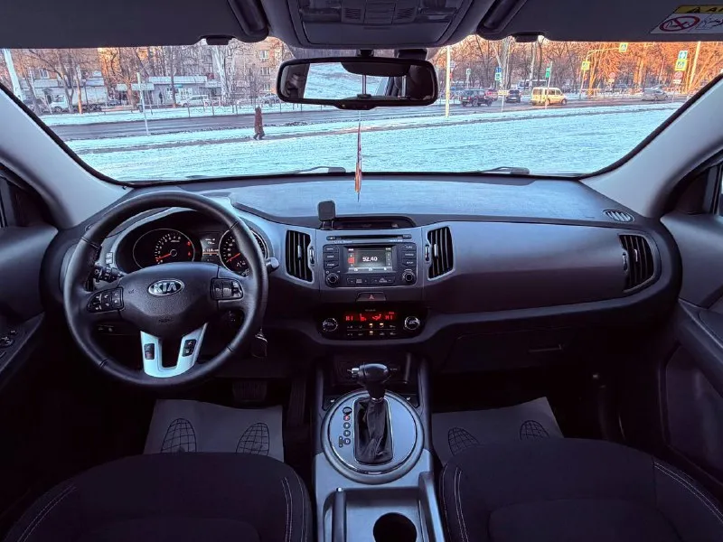 Kia sportage рестайлинг
2014Г бензин 2.0 автомат
Автомобиль весь в заводском окрасе!!!!
Мотор работает тихо как на холодную так и на прогретую!!!
Очень комфортный автомобиль и есть все для комфортного вождения!!!
Камера заднего вида,
Парктроник,
Подогрев сидений передних и задних,
Подогрев руля,
Климат/контроль,
Круиз/контроль,
Мульти руль,
Датчик дождя,
Авто свет,
4Wd подключаемый полный привод!!!
С документами полный порядок!!!
Есть диагностическая карта помогу переоформить в мрэо!!!!!!
Цена 1.365₽ срочно цена на два дня!!!!!
Все вопросы по тел +79495722131 - фотография - 9