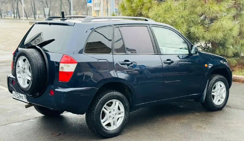 Марка: cherry tiggo t11 год выпуска: 2007 обьем мотора: 2.4 коробка: механическая пробег: 253.000 описание: машина на отличном ходу, мотор в отличном состоянии не дымит не троит масло не кушает, коробка включается без хрустов и вылета, дно пороги в отличном состоянии без дыр, ходовая часть без нареканий, по кузову машинка как на фото, я собственник продаю тоже я, техосмотр есть! комплектация: abs, airbag, кондей (рабочий и заправлен), подогрев передних сидений, обогрев переднего и заднего стекла, гидроусилитель руля, все электро стекла подъемники с доводчиком, электро зеркала, люк ( работает во всех положениях не течет), сигнализация центральный замок с автозапуском. осмотр: донецк/макеевка цена: 435.000 руб торг у капота! связь: +79494046797 +79939005954 телеграм и вотсап на этих же номерах. так же рассмотрю варианты обмена. - фотография - 6