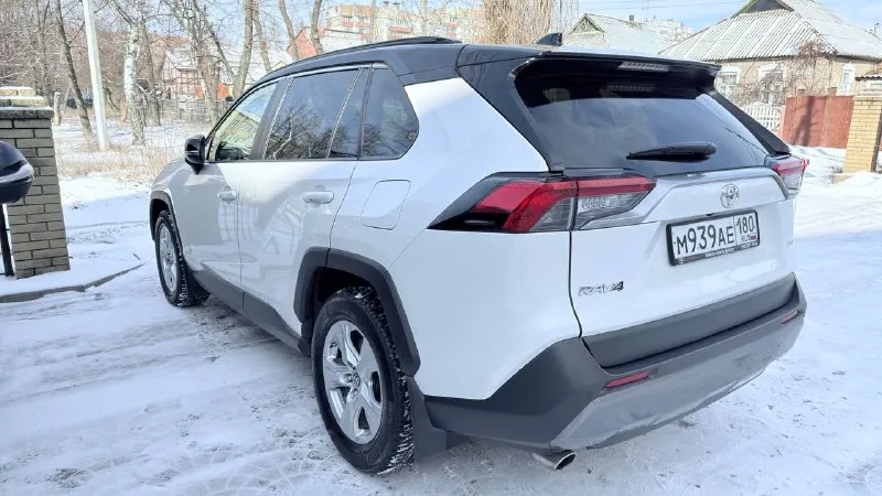 Продам toyota rav4 2.0 4wd автомобиль в состоянии новой машины. японская сборка!!! куплена у од тойота. цвет белый перламутр. полный привод 4 wd!!! выбор режима езды. 100 % без дтп и страховых случаев!!!вся в родной краске!!! автомобиль весь в броне пленке с салона!!! один владелец. маленький пробег 31 000 км. подтверждён заказ нарядами. обслуживание у официального дилера тойота!!! полное то, делать не чего не надо. таких машин очень мало. ищете идеальную машину, то это ваш вариант!!!! юридически чистая!!! звоните отвечу на все вопросы. готов к любым проверкам. стоимость 3350🍋 +79494043531 андрей - фотография - 2