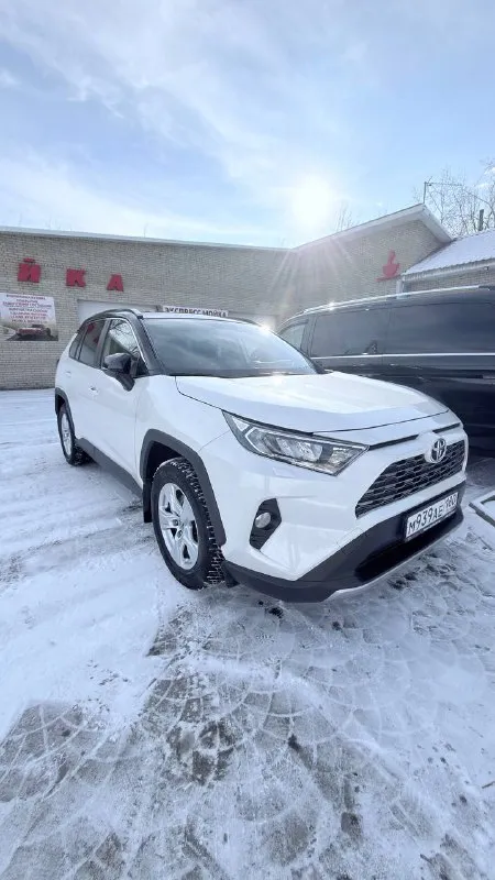Продам toyota rav4 2.0 4wd автомобиль в состоянии новой машины. японская сборка!!! куплена у од тойота. цвет белый перламутр. полный привод 4 wd!!! выбор режима езды. 100 % без дтп и страховых случаев!!!вся в родной краске!!! автомобиль весь в броне пленке с салона!!! один владелец. маленький пробег 31 000 км. подтверждён заказ нарядами. обслуживание у официального дилера тойота!!! полное то, делать не чего не надо. таких машин очень мало. ищете идеальную машину, то это ваш вариант!!!! юридически чистая!!! звоните отвечу на все вопросы. готов к любым проверкам. стоимость 3350🍋 +79494043531 андрей - фотография - 3
