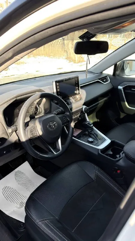 Продам toyota rav4 2.0 4wd автомобиль в состоянии новой машины. японская сборка!!! куплена у од тойота. цвет белый перламутр. полный привод 4 wd!!! выбор режима езды. 100 % без дтп и страховых случаев!!!вся в родной краске!!! автомобиль весь в броне пленке с салона!!! один владелец. маленький пробег 31 000 км. подтверждён заказ нарядами. обслуживание у официального дилера тойота!!! полное то, делать не чего не надо. таких машин очень мало. ищете идеальную машину, то это ваш вариант!!!! юридически чистая!!! звоните отвечу на все вопросы. готов к любым проверкам. стоимость 3350🍋 +79494043531 андрей - фотография - 8