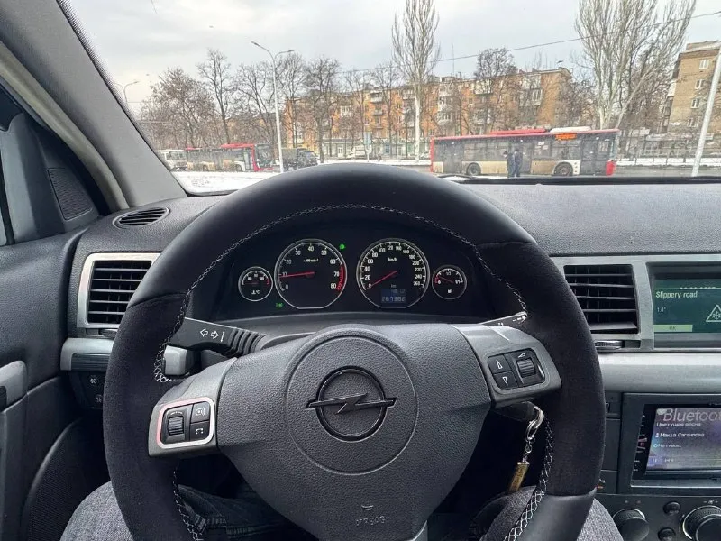 Продам так же возможен обмен с вашей доплатой опель вектра ц 2007год 2.0турбо механика 6ступка машина вся обслужена без вложений сел и поехал установлена хорошая музыка саб усилитель моно блок колонки хорошие резина зима шипы салон полностью кожаный тойст автомобиль без вложений сель и поехал два ключа все работает в машине на автомобиле нету не штрафов не запретов автомобил на уверенном ходу турбина дует как надо все работает все остальные вопросы по телефону звоните в любое время!! +79494252279 цена 660.000торг - фотография - 6