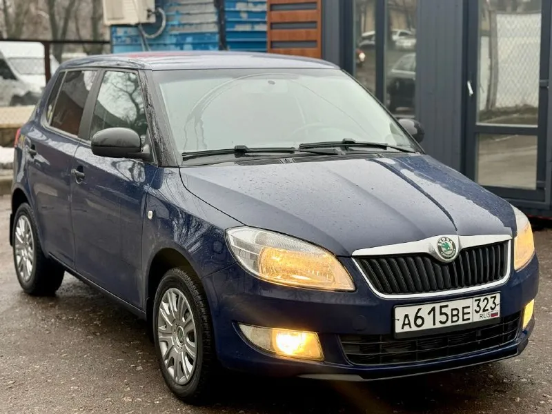 💶 цена:690.000 📮 город:донецк 🚘 марка / модель:skoda fabia 2(рестайлинг) 📅 год выпуска:2011 📊 пробег:200000км ⛽ двигатель (тип, объем, ):бензин 1.6 🔧 тип кпп:автомат 📝 описание:техосмотр пройден. два ключа. оригинальный птс. кондиционер работает. новая зимняя резина. готовы на любые проверки. полностью обслужена. переоформление без проблем. возможна продажа в кредит. ☎ контактный телефон:+79495001160 - фотография - 2