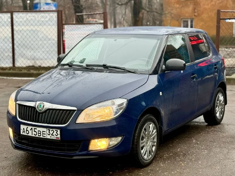 💶 цена:690.000 📮 город:донецк 🚘 марка / модель:skoda fabia 2(рестайлинг) 📅 год выпуска:2011 📊 пробег:200000км ⛽ двигатель (тип, объем, ):бензин 1.6 🔧 тип кпп:автомат 📝 описание:техосмотр пройден. два ключа. оригинальный птс. кондиционер работает. новая зимняя резина. готовы на любые проверки. полностью обслужена. переоформление без проблем. возможна продажа в кредит. ☎ контактный телефон:+79495001160 - фотография - 3