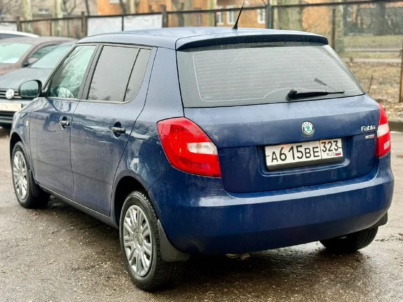 💶 цена:690.000 📮 город:донецк 🚘 марка / модель:skoda fabia 2(рестайлинг) 📅 год выпуска:2011 📊 пробег:200000км ⛽ двигатель (тип, объем, ):бензин 1.6 🔧 тип кпп:автомат 📝 описание:техосмотр пройден. два ключа. оригинальный птс. кондиционер работает. новая зимняя резина. готовы на любые проверки. полностью обслужена. переоформление без проблем. возможна продажа в кредит. ☎ контактный телефон:+79495001160 - фотография - 4
