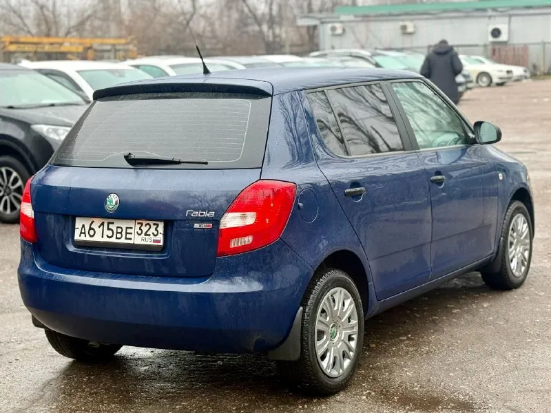 💶 цена:690.000 📮 город:донецк 🚘 марка / модель:skoda fabia 2(рестайлинг) 📅 год выпуска:2011 📊 пробег:200000км ⛽ двигатель (тип, объем, ):бензин 1.6 🔧 тип кпп:автомат 📝 описание:техосмотр пройден. два ключа. оригинальный птс. кондиционер работает. новая зимняя резина. готовы на любые проверки. полностью обслужена. переоформление без проблем. возможна продажа в кредит. ☎ контактный телефон:+79495001160 - фотография - 6