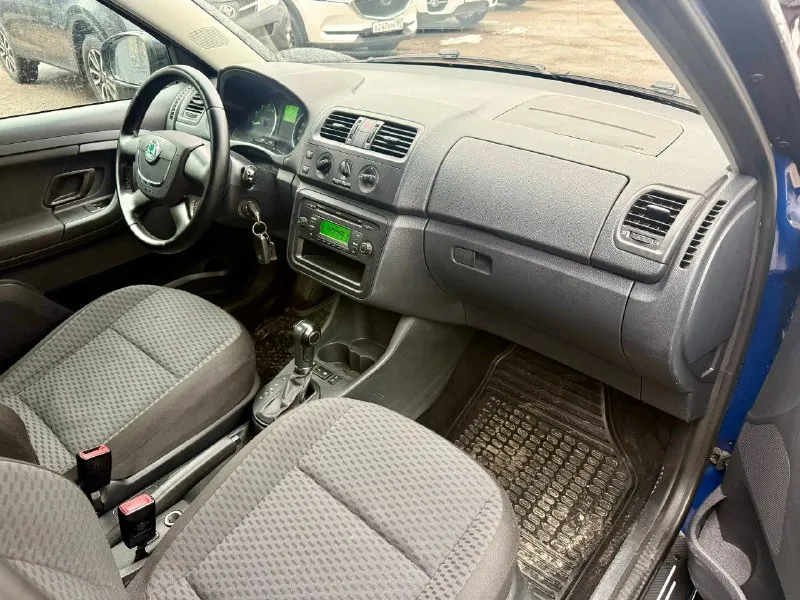 💶 цена:690.000 📮 город:донецк 🚘 марка / модель:skoda fabia 2(рестайлинг) 📅 год выпуска:2011 📊 пробег:200000км ⛽ двигатель (тип, объем, ):бензин 1.6 🔧 тип кпп:автомат 📝 описание:техосмотр пройден. два ключа. оригинальный птс. кондиционер работает. новая зимняя резина. готовы на любые проверки. полностью обслужена. переоформление без проблем. возможна продажа в кредит. ☎ контактный телефон:+79495001160 - фотография - 8