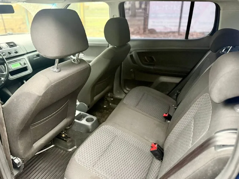 💶 цена:690.000 📮 город:донецк 🚘 марка / модель:skoda fabia 2(рестайлинг) 📅 год выпуска:2011 📊 пробег:200000км ⛽ двигатель (тип, объем, ):бензин 1.6 🔧 тип кпп:автомат 📝 описание:техосмотр пройден. два ключа. оригинальный птс. кондиционер работает. новая зимняя резина. готовы на любые проверки. полностью обслужена. переоформление без проблем. возможна продажа в кредит. ☎ контактный телефон:+79495001160 - фотография - 9