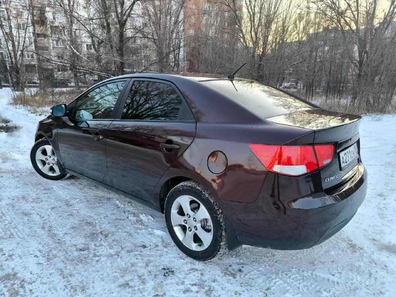 В продаже kia cerato ii! Год 2010! Корейская сборка! Автомат! Пробег 238000км родной! Птс оригинал! Мотор бензин g4fc 1,6 mpi 16v 126л. С! Комплектация: гур, климат контроль (отлично охлаждает), 4 эл. Стеклоподъёмника, эл. Зеркала с подогревом, подогрев заднего стекла, подогрев сидений, abs, airbag, esp, штатная магнитола, сигнализация с обратной связью! Салон как новый, аккуратный, чистый, ухоженный, одет в дорогие чехлы! Технически без нареканий, двигатель не дымит, тянет отлично, масло не расходует, ходовая сбитая, коробка переключает без пинков и рывков! Кузов сохранился отлично, без гнили и ржавчины, практически весь в заводской краске (есть пару косметических окрасов)! На автомобиле установлена практически новая зимняя резина на штатных летых дисках! Автомобиль достоин вашего внимания, надёжный и неприхотливый! Есть действующая диагностическая карта, можно сразу ставить на учёт! Находится в макеевке! Все вопросы по телефону! Цена 835000₽! +79494003184(telegram, what
📞 Звоните: +7(949)4003184 - фотография - 2