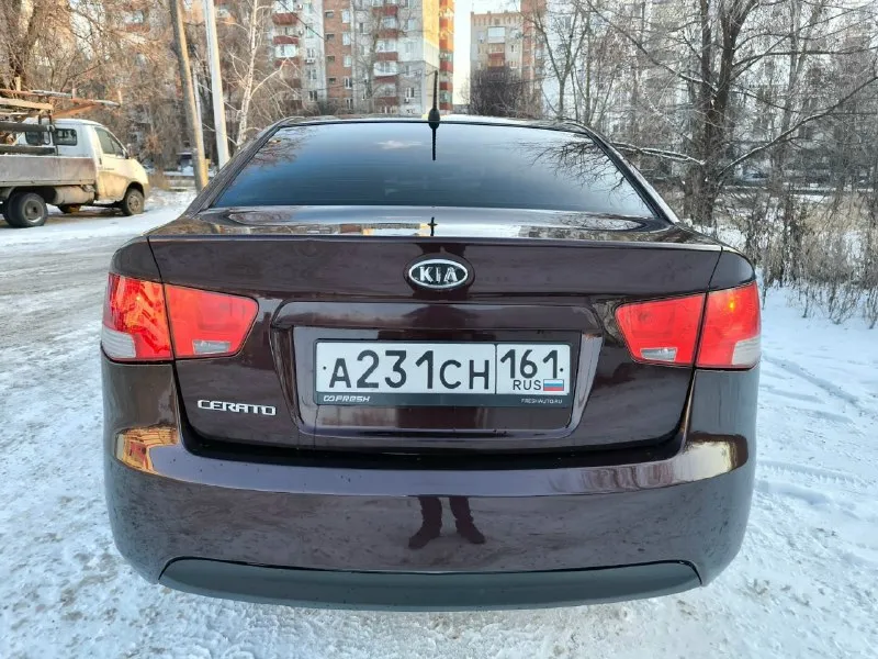 В продаже kia cerato ii! Год 2010! Корейская сборка! Автомат! Пробег 238000км родной! Птс оригинал! Мотор бензин g4fc 1,6 mpi 16v 126л. С! Комплектация: гур, климат контроль (отлично охлаждает), 4 эл. Стеклоподъёмника, эл. Зеркала с подогревом, подогрев заднего стекла, подогрев сидений, abs, airbag, esp, штатная магнитола, сигнализация с обратной связью! Салон как новый, аккуратный, чистый, ухоженный, одет в дорогие чехлы! Технически без нареканий, двигатель не дымит, тянет отлично, масло не расходует, ходовая сбитая, коробка переключает без пинков и рывков! Кузов сохранился отлично, без гнили и ржавчины, практически весь в заводской краске (есть пару косметических окрасов)! На автомобиле установлена практически новая зимняя резина на штатных летых дисках! Автомобиль достоин вашего внимания, надёжный и неприхотливый! Есть действующая диагностическая карта, можно сразу ставить на учёт! Находится в макеевке! Все вопросы по телефону! Цена 835000₽! +79494003184(telegram, what
📞 Звоните: +7(949)4003184 - фотография - 3