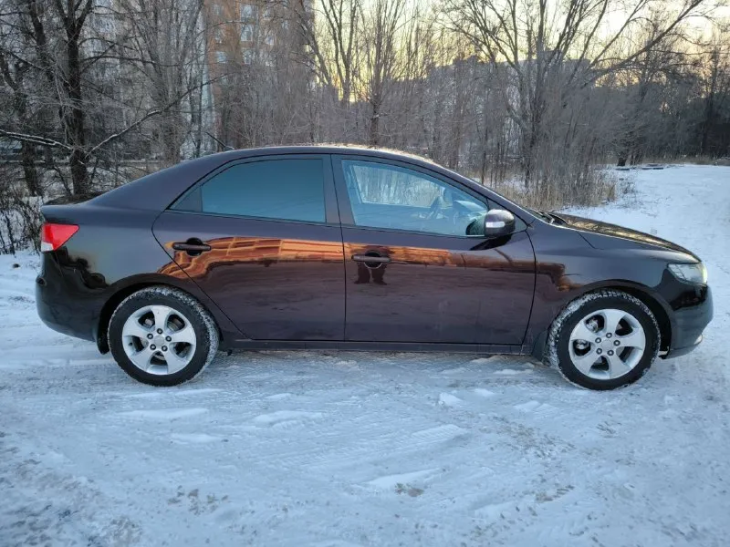 В продаже kia cerato ii! Год 2010! Корейская сборка! Автомат! Пробег 238000км родной! Птс оригинал! Мотор бензин g4fc 1,6 mpi 16v 126л. С! Комплектация: гур, климат контроль (отлично охлаждает), 4 эл. Стеклоподъёмника, эл. Зеркала с подогревом, подогрев заднего стекла, подогрев сидений, abs, airbag, esp, штатная магнитола, сигнализация с обратной связью! Салон как новый, аккуратный, чистый, ухоженный, одет в дорогие чехлы! Технически без нареканий, двигатель не дымит, тянет отлично, масло не расходует, ходовая сбитая, коробка переключает без пинков и рывков! Кузов сохранился отлично, без гнили и ржавчины, практически весь в заводской краске (есть пару косметических окрасов)! На автомобиле установлена практически новая зимняя резина на штатных летых дисках! Автомобиль достоин вашего внимания, надёжный и неприхотливый! Есть действующая диагностическая карта, можно сразу ставить на учёт! Находится в макеевке! Все вопросы по телефону! Цена 835000₽! +79494003184(telegram, what
📞 Звоните: +7(949)4003184 - фотография - 5