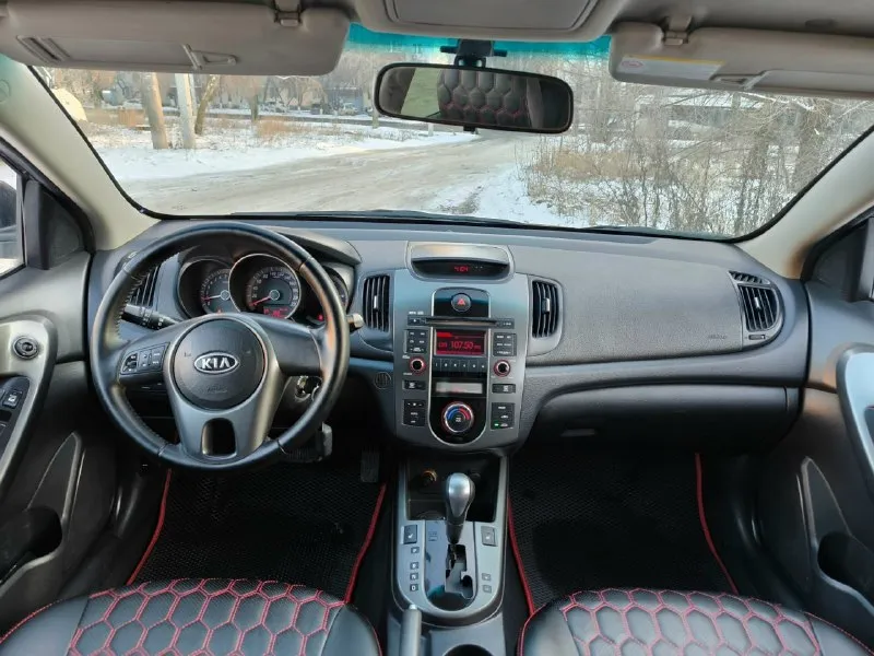 В продаже kia cerato ii! Год 2010! Корейская сборка! Автомат! Пробег 238000км родной! Птс оригинал! Мотор бензин g4fc 1,6 mpi 16v 126л. С! Комплектация: гур, климат контроль (отлично охлаждает), 4 эл. Стеклоподъёмника, эл. Зеркала с подогревом, подогрев заднего стекла, подогрев сидений, abs, airbag, esp, штатная магнитола, сигнализация с обратной связью! Салон как новый, аккуратный, чистый, ухоженный, одет в дорогие чехлы! Технически без нареканий, двигатель не дымит, тянет отлично, масло не расходует, ходовая сбитая, коробка переключает без пинков и рывков! Кузов сохранился отлично, без гнили и ржавчины, практически весь в заводской краске (есть пару косметических окрасов)! На автомобиле установлена практически новая зимняя резина на штатных летых дисках! Автомобиль достоин вашего внимания, надёжный и неприхотливый! Есть действующая диагностическая карта, можно сразу ставить на учёт! Находится в макеевке! Все вопросы по телефону! Цена 835000₽! +79494003184(telegram, what
📞 Звоните: +7(949)4003184 - фотография - 9