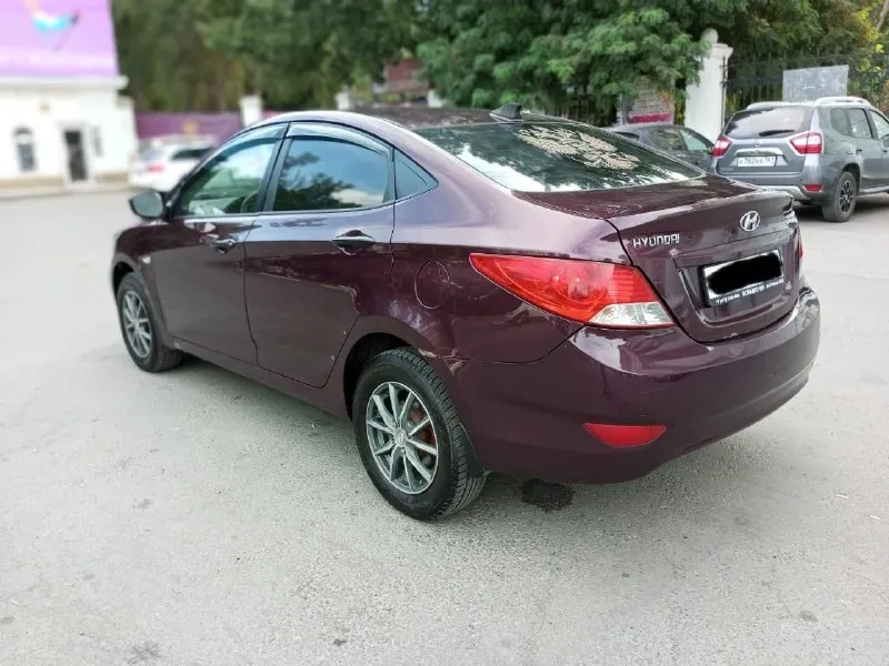 Hyundai solaris 1.4 механика! автомобиль на полном ходу! не гнилой! оцинкованный! по документам порядок! я хозяин! чистый приятный салон, неплохая музыка! 2 комплекта колëс(зима-лето) цена 700.000к г. енакиево +79494329058 📲 tg: @ivanov_991 📞 звоните: +7(949)4329058 - фотография - 3
