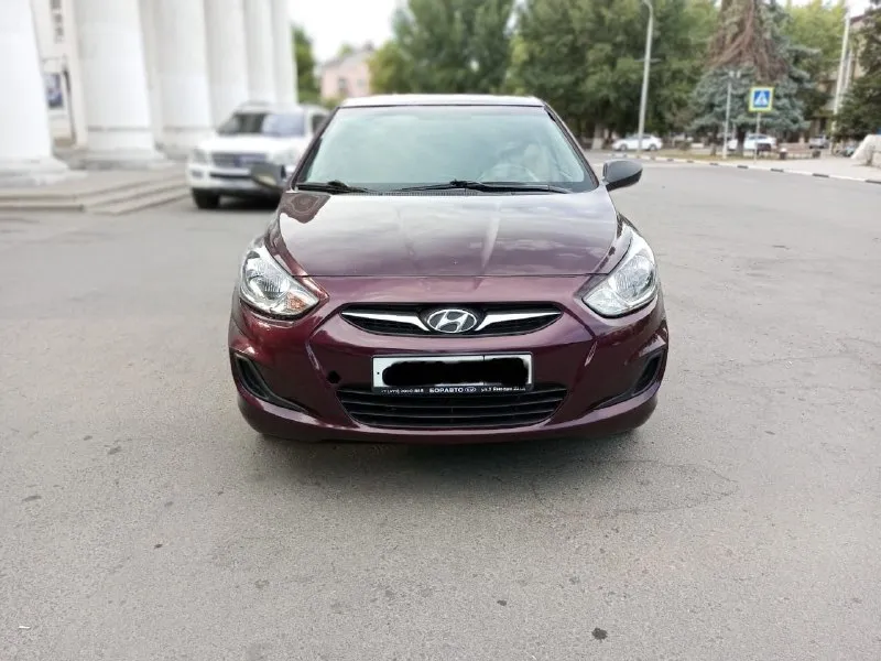 Hyundai solaris 1.4 механика! автомобиль на полном ходу! не гнилой! оцинкованный! по документам порядок! я хозяин! чистый приятный салон, неплохая музыка! 2 комплекта колëс(зима-лето) цена 700.000к г. енакиево +79494329058 📲 tg: @ivanov_991 📞 звоните: +7(949)4329058 - фотография - 5