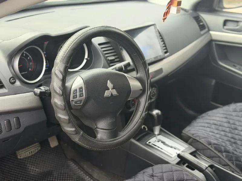 Mitsubishi lancer x 2012 год мотор 1.6 коробка автомат. родной пробег 135 тыс км. автомобиль в хорошем состоянии. мотор работает отлично. акпп также в штатном режиме. все стекла родные. комплектация: 4 эсп, кондиционер, мультируль, установлена магнитола с камерой заднего вида, сигнализация, подогревы передних сидений. из последнего меняли: амортизаторы( перед, зад), термостат, масло в акпп. документы в порядке. полное переоформление. цена: 950 тыс +79495064409 - фотография - 10