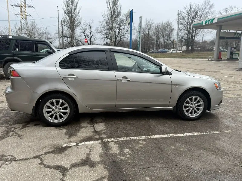 Mitsubishi lancer x 2012 год мотор 1.6 коробка автомат. родной пробег 135 тыс км. автомобиль в хорошем состоянии. мотор работает отлично. акпп также в штатном режиме. все стекла родные. комплектация: 4 эсп, кондиционер, мультируль, установлена магнитола с камерой заднего вида, сигнализация, подогревы передних сидений. из последнего меняли: амортизаторы( перед, зад), термостат, масло в акпп. документы в порядке. полное переоформление. цена: 950 тыс +79495064409 - фотография - 7