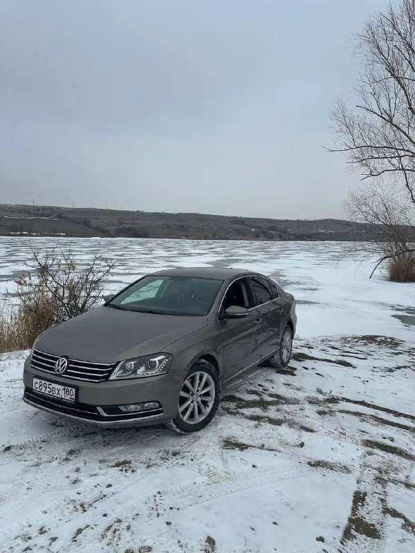 Продается volkswagen passat b7 2011г. двигатель: 1.8т dsg (экономичный и надежный) пробег: 220 000 км состояние: отличное, без нареканий. автомобиль полностью обслужен. подвеска была заменена в октябре 2025 года. двигатель масло не ест, (замена масла каждые 6000-7000км) коробка переключает без пинков и хрустов, работает отлично. двигатель работает хорошо, набирает обороты очень быстро. кузов в очень хорошем состоянии, рыжиков и ржавчины нету. салон в хорошем состоянии, чистый и опрятный, не прокуренный. подогрев передних сидений. климатконтроль, датчик дождя, датчик света, магнитола «андроид» надежный и комфортный автомобиль для города и дальних поездок цена: 1 200 000 руб. телефон для связи: +7 (949) 350 63 09 📲 tg: виктория 📞 звоните: +7(949)3506309 - фотография - 1