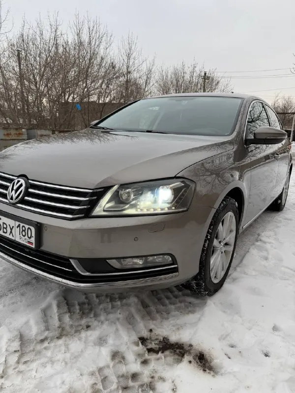 Продается volkswagen passat b7 2011г. двигатель: 1.8т dsg (экономичный и надежный) пробег: 220 000 км состояние: отличное, без нареканий. автомобиль полностью обслужен. подвеска была заменена в октябре 2025 года. двигатель масло не ест, (замена масла каждые 6000-7000км) коробка переключает без пинков и хрустов, работает отлично. двигатель работает хорошо, набирает обороты очень быстро. кузов в очень хорошем состоянии, рыжиков и ржавчины нету. салон в хорошем состоянии, чистый и опрятный, не прокуренный. подогрев передних сидений. климатконтроль, датчик дождя, датчик света, магнитола «андроид» надежный и комфортный автомобиль для города и дальних поездок цена: 1 200 000 руб. телефон для связи: +7 (949) 350 63 09 📲 tg: виктория 📞 звоните: +7(949)3506309 - фотография - 2