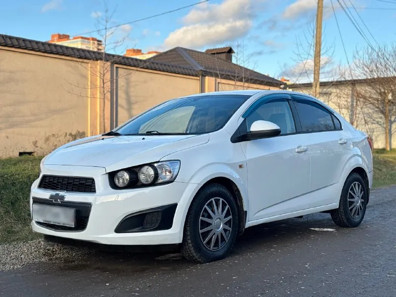 Продам chevrolet aveo т300 год выпуска: 2013 объем: 1,6 бензин, механика. пробег: 150 тыс. км. ✅ полностью в родном окрасе. ✅ стекла все родные, включая лобовое. ✅ автомобиль без рыжиков, кузов и днище без гнили. на автомобиль времени и средств не жалели. обслужен полностью, проведено много работ. из последних замен. комплект грм. замена радиатора. замена подушек двигателя. перебрана ходовая. и колодки. , коробка - без каких-либо нареканий. подвеска идеальная, без стуков. все работает как и должно. просторный, комфортный автомобиль, с приятным расходом топлива. ✅ 2 ключа. сервисные книги. машиной будете довольны. работает каждая кнопочка. цена: 680 ₽ торг. +7-949-813-10-44 по всем вопросам звоните. нахожусь в донецке. 📞 звоните: +7(949)8131044 - фотография - 2