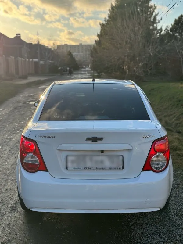 Продам chevrolet aveo т300 год выпуска: 2013 объем: 1,6 бензин, механика. пробег: 150 тыс. км. ✅ полностью в родном окрасе. ✅ стекла все родные, включая лобовое. ✅ автомобиль без рыжиков, кузов и днище без гнили. на автомобиль времени и средств не жалели. обслужен полностью, проведено много работ. из последних замен. комплект грм. замена радиатора. замена подушек двигателя. перебрана ходовая. и колодки. , коробка - без каких-либо нареканий. подвеска идеальная, без стуков. все работает как и должно. просторный, комфортный автомобиль, с приятным расходом топлива. ✅ 2 ключа. сервисные книги. машиной будете довольны. работает каждая кнопочка. цена: 680 ₽ торг. +7-949-813-10-44 по всем вопросам звоните. нахожусь в донецке. 📞 звоните: +7(949)8131044 - фотография - 5