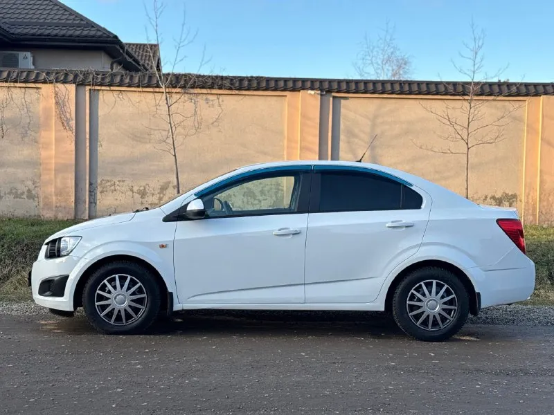 Продам chevrolet aveo т300 год выпуска: 2013 объем: 1,6 бензин, механика. пробег: 150 тыс. км. ✅ полностью в родном окрасе. ✅ стекла все родные, включая лобовое. ✅ автомобиль без рыжиков, кузов и днище без гнили. на автомобиль времени и средств не жалели. обслужен полностью, проведено много работ. из последних замен. комплект грм. замена радиатора. замена подушек двигателя. перебрана ходовая. и колодки. , коробка - без каких-либо нареканий. подвеска идеальная, без стуков. все работает как и должно. просторный, комфортный автомобиль, с приятным расходом топлива. ✅ 2 ключа. сервисные книги. машиной будете довольны. работает каждая кнопочка. цена: 680 ₽ торг. +7-949-813-10-44 по всем вопросам звоните. нахожусь в донецке. 📞 звоните: +7(949)8131044 - фотография - 6