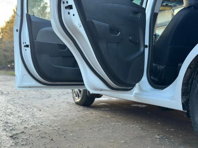 Продам chevrolet aveo т300 год выпуска: 2013 объем: 1,6 бензин, механика. пробег: 150 тыс. км. ✅ полностью в родном окрасе. ✅ стекла все родные, включая лобовое. ✅ автомобиль без рыжиков, кузов и днище без гнили. на автомобиль времени и средств не жалели. обслужен полностью, проведено много работ. из последних замен. комплект грм. замена радиатора. замена подушек двигателя. перебрана ходовая. и колодки. , коробка - без каких-либо нареканий. подвеска идеальная, без стуков. все работает как и должно. просторный, комфортный автомобиль, с приятным расходом топлива. ✅ 2 ключа. сервисные книги. машиной будете довольны. работает каждая кнопочка. цена: 680 ₽ торг. +7-949-813-10-44 по всем вопросам звоните. нахожусь в донецке. 📞 звоните: +7(949)8131044 - фотография - 8