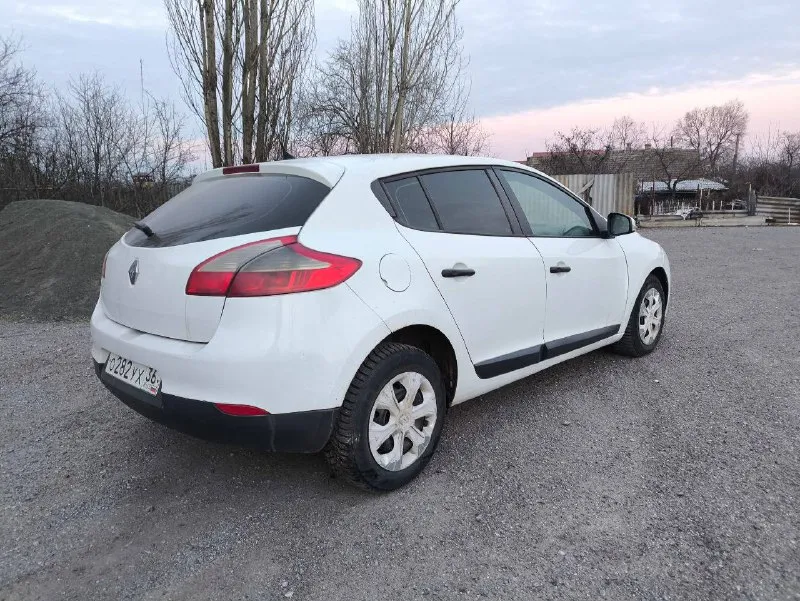 Продам renault mégane 2009год в хорошем состоянии 260тыс. км пробег. в 2023году был произведен капитальный ремонт двигателя, в 2025г произведено замена передней подвески в месте с рулевой рейкой. дизельный 1.5(106л. с) масло не берет, турбина в порядке. коробка механика 6 ступенчатая, кузов не гнилой, ходовка на 5+ не стучит не гремит. резина хорошая зимняя. документы в порядке переоформление без проблем. цена🔥 495т. р торг приветствую, могу пригнать по договорености. авто в новотроицке +79495618068 📲 tg: bundzha bundzha 📞 звоните: +7(949)5618068 - фотография - 2