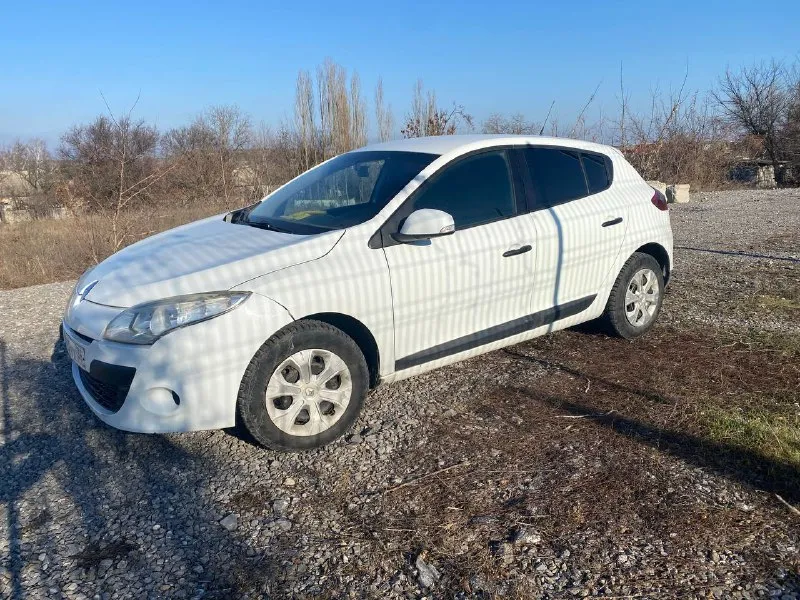 Продам renault mégane 2009год в хорошем состоянии 260тыс. км пробег. в 2023году был произведен капитальный ремонт двигателя, в 2025г произведено замена передней подвески в месте с рулевой рейкой. дизельный 1.5(106л. с) масло не берет, турбина в порядке. коробка механика 6 ступенчатая, кузов не гнилой, ходовка на 5+ не стучит не гремит. резина хорошая зимняя. документы в порядке переоформление без проблем. цена🔥 495т. р торг приветствую, могу пригнать по договорености. авто в новотроицке +79495618068 📲 tg: bundzha bundzha 📞 звоните: +7(949)5618068 - фотография - 7