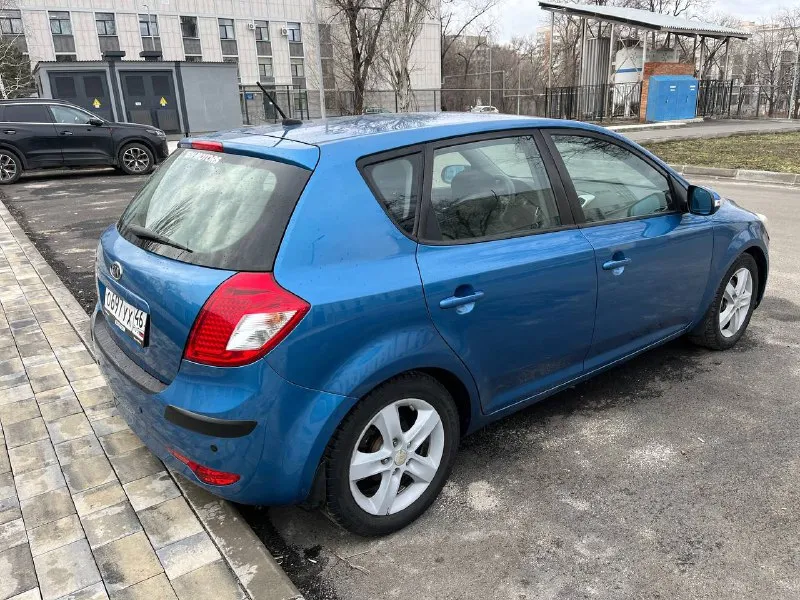 Продам kia сид в прекрасном состоянии. Все работает в штатном режиме. Сухой не дымит не троит масло не кушает. Акпп переключает плавно без пинков (масло поменяно на 180т. Км). В дтп машина не была, все стекла заводские включая лобовое. Подвеска не скрипит не стучит. Салон опрятный. Двухзонный климат контроль, абс, есп, мульти руль все работает в штатном режиме. Автомобиль не требующий вложений который подойдет как парням так и девушке. Цена 770000тыс. ₽ торг. +79497317989 остались вопросы пишите или звоните. Действующая диагностическая карта
📞 Звоните: +7(949)7317989 - фотография - 3