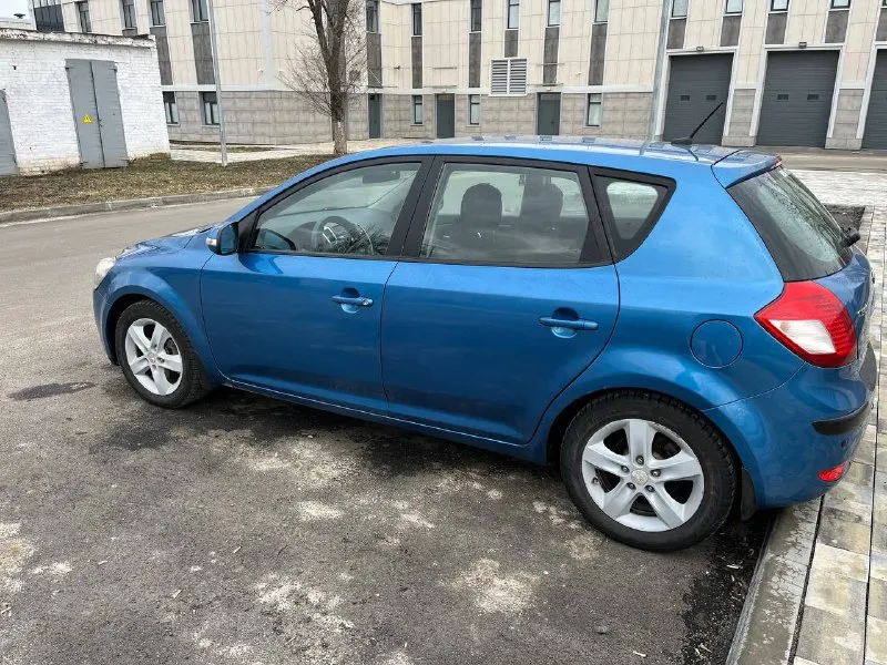 Продам kia сид в прекрасном состоянии. Все работает в штатном режиме. Сухой не дымит не троит масло не кушает. Акпп переключает плавно без пинков (масло поменяно на 180т. Км). В дтп машина не была, все стекла заводские включая лобовое. Подвеска не скрипит не стучит. Салон опрятный. Двухзонный климат контроль, абс, есп, мульти руль все работает в штатном режиме. Автомобиль не требующий вложений который подойдет как парням так и девушке. Цена 770000тыс. ₽ торг. +79497317989 остались вопросы пишите или звоните. Действующая диагностическая карта
📞 Звоните: +7(949)7317989 - фотография - 5