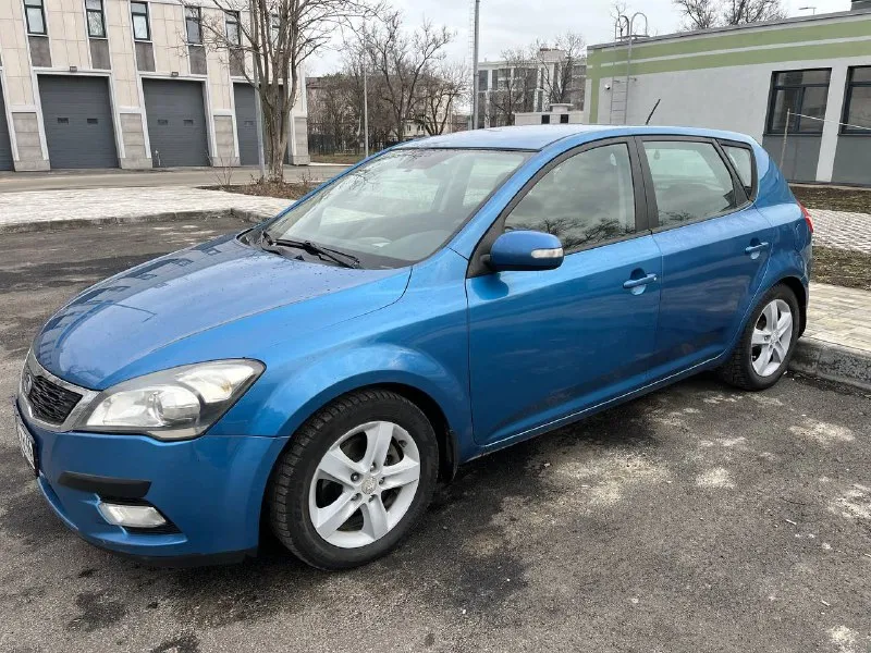 Продам kia сид в прекрасном состоянии. Все работает в штатном режиме. Сухой не дымит не троит масло не кушает. Акпп переключает плавно без пинков (масло поменяно на 180т. Км). В дтп машина не была, все стекла заводские включая лобовое. Подвеска не скрипит не стучит. Салон опрятный. Двухзонный климат контроль, абс, есп, мульти руль все работает в штатном режиме. Автомобиль не требующий вложений который подойдет как парням так и девушке. Цена 770000тыс. ₽ торг. +79497317989 остались вопросы пишите или звоните. Действующая диагностическая карта
📞 Звоните: +7(949)7317989 - фотография - 6