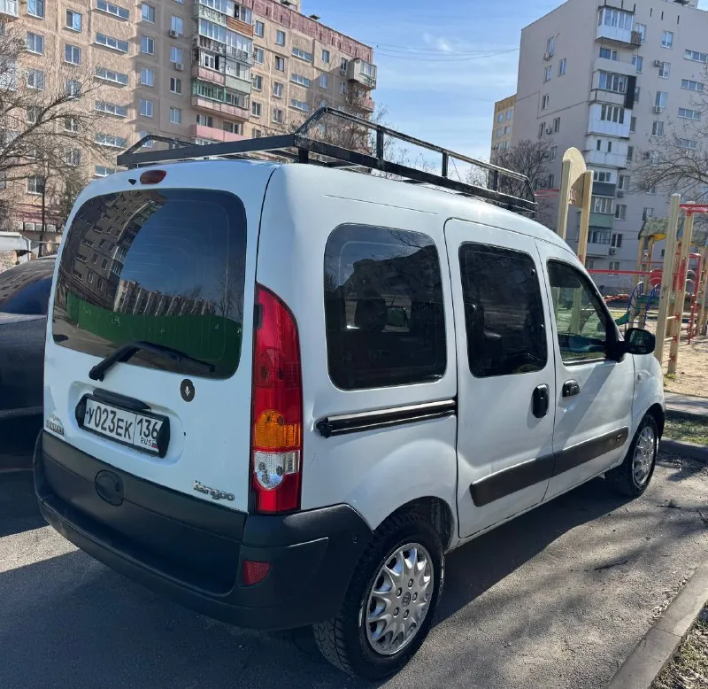 Renault kangoo цена - 398.000₽ город - мариуполь год выпуска - 2008 пробег - 365.000 топливо - бензин модификация- 1.4 кпп - механика собственник - да +79497368266 автомобиль в отличном состоянии! по технике все идеально двигатель и коробка на отлично. очень экономичное авто, полностью обслужен вложений не требует. по кузову без гнили салон ухожен не прокурен. документы в полном порядке! птс оригинал автотека зеленая 🍀 комплектация: гур abs air bag - фотография - 3